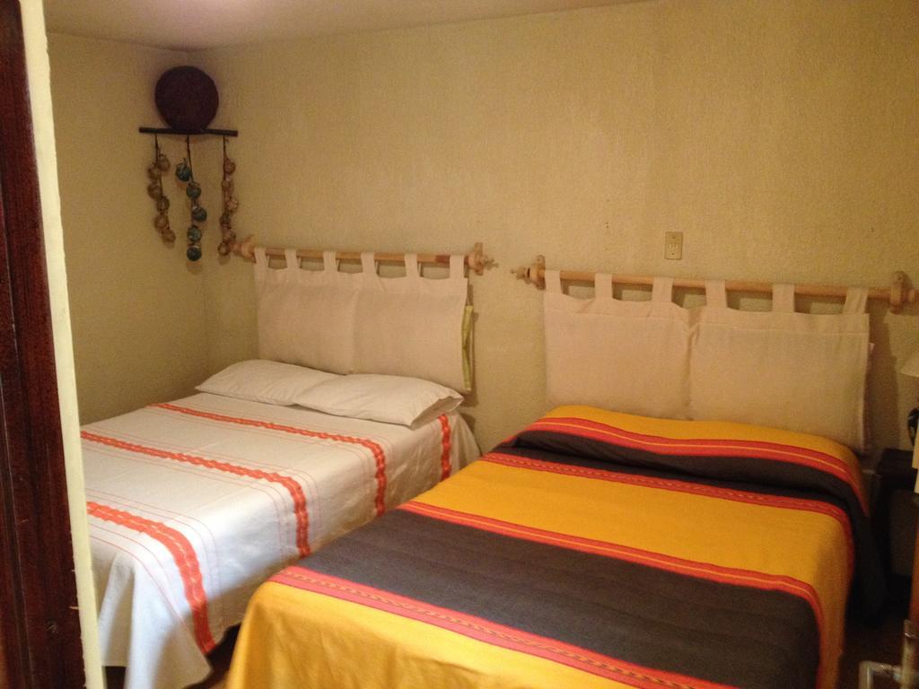 Hostal Casa Castillo Μορέλια Δωμάτιο φωτογραφία