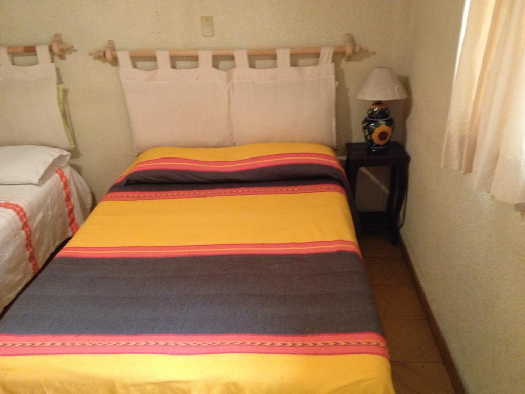 Hostal Casa Castillo Μορέλια Δωμάτιο φωτογραφία