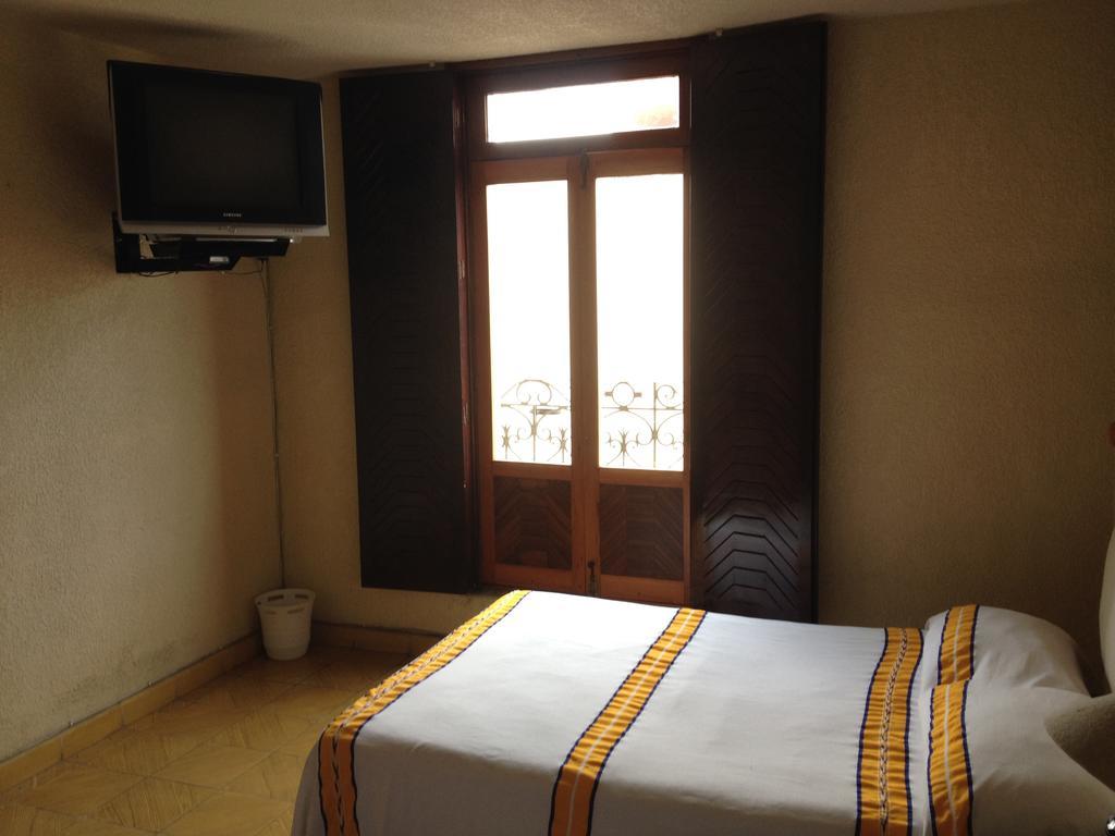 Hostal Casa Castillo Μορέλια Δωμάτιο φωτογραφία