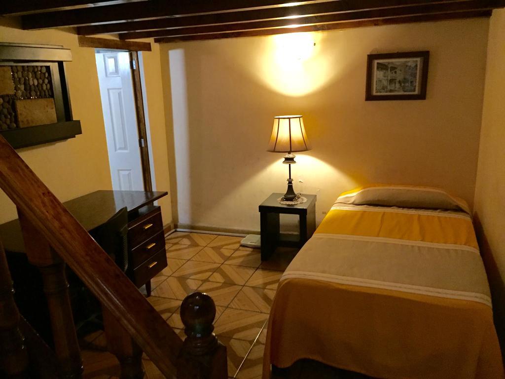 Hostal Casa Castillo Μορέλια Δωμάτιο φωτογραφία