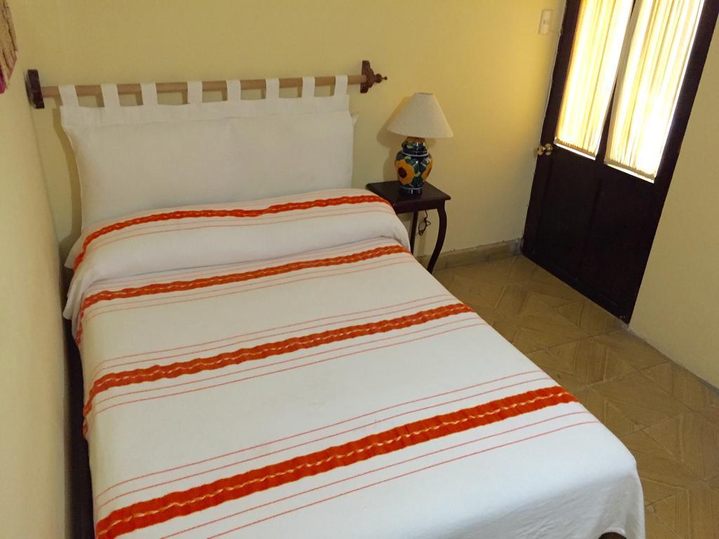 Hostal Casa Castillo Μορέλια Δωμάτιο φωτογραφία