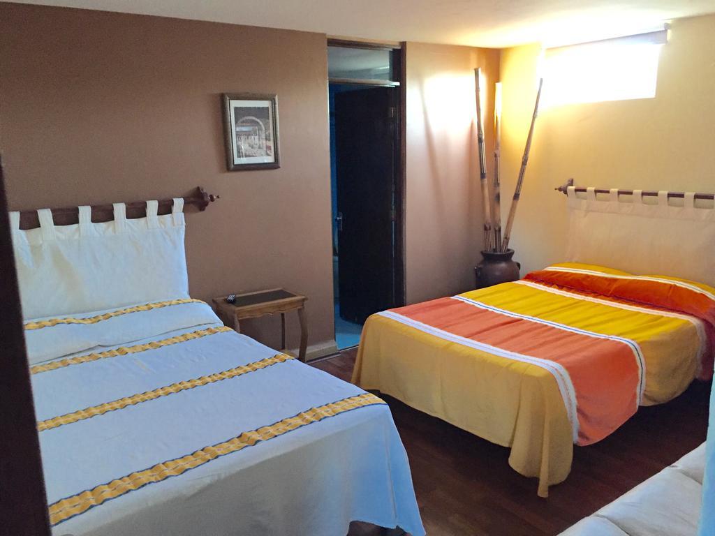 Hostal Casa Castillo Μορέλια Δωμάτιο φωτογραφία